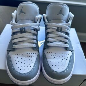 Nike 
WMNS Air Jordan 1 Low
White/ Wolf Grey-Aluminum 
Size 7.5 US
